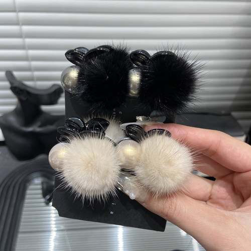 E3926 秋冬毛毛刘海小抓夹高颅顶2024高端发夹女后脑勺高级感