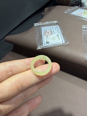 新疆和田玉若羌黄玉港码10.5码戒指指环吊坠跑环带证书484号