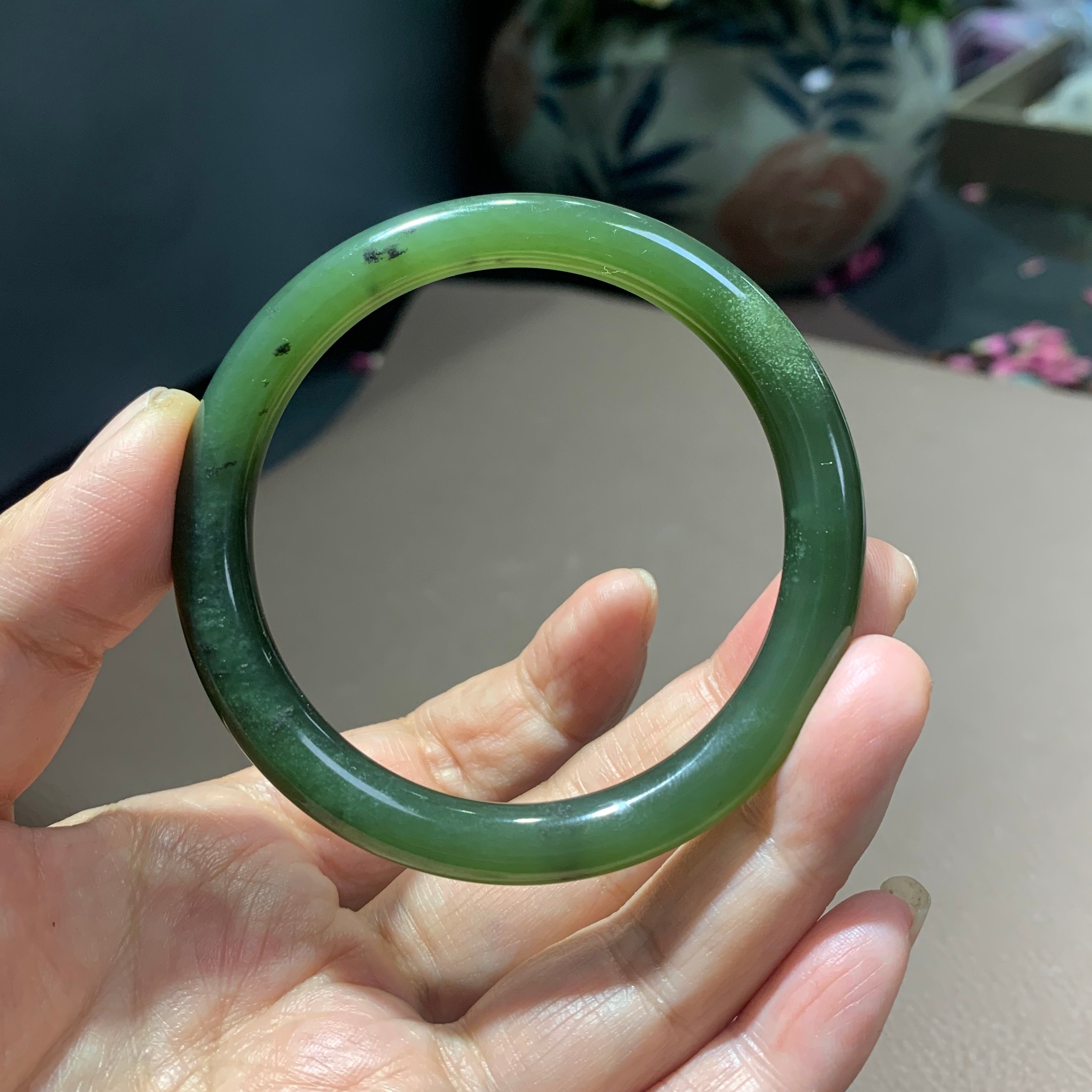 超漏天然和田玉青玉湖水绿润手镯