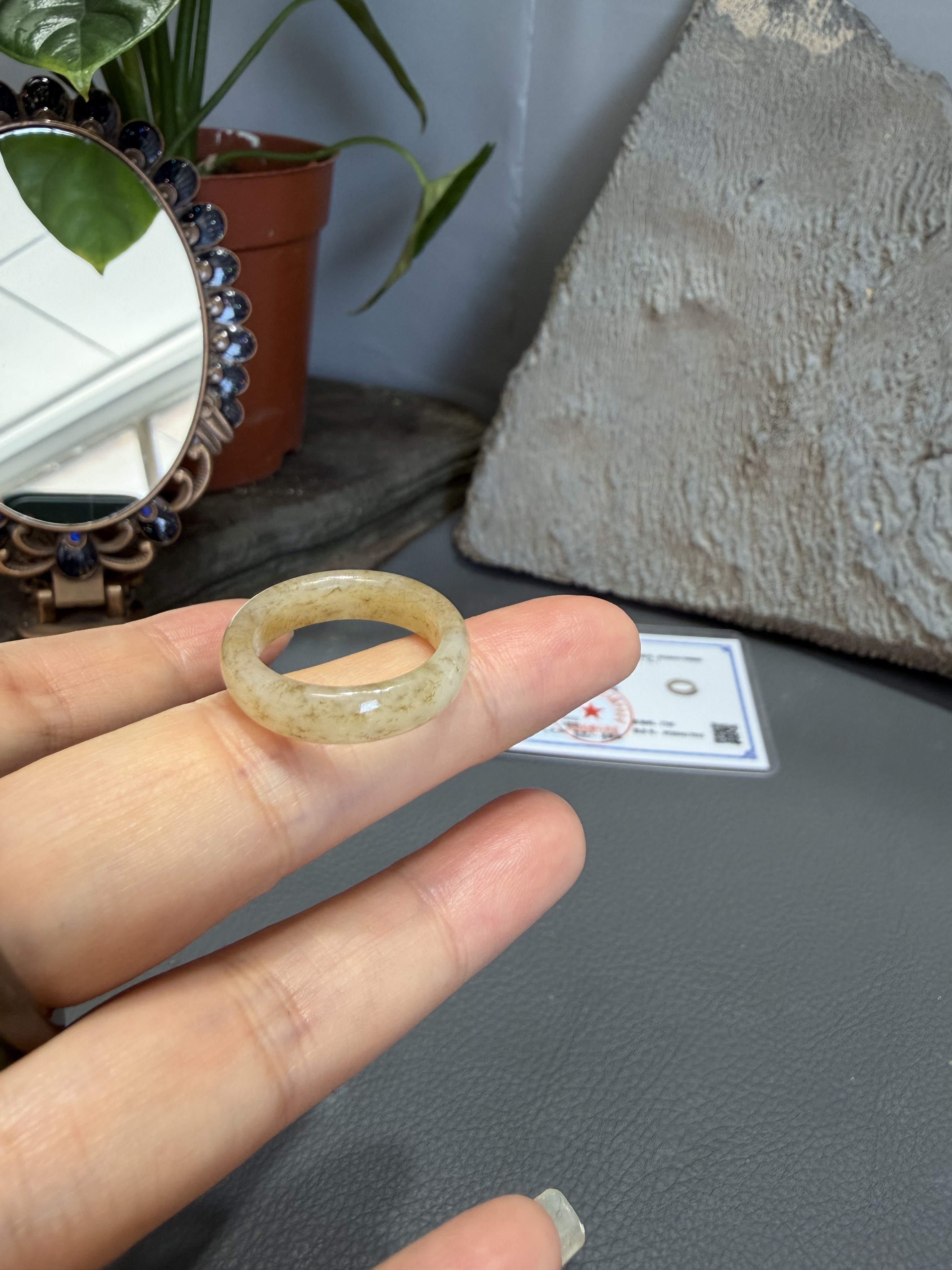 天然和田玉新疆且末糖白玉指环指圈13.5码油润带证书637号