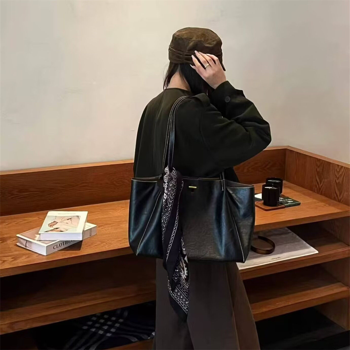 慵懒风复古托特包软皮大容量通勤包女高级感单肩腋下包配丝巾大包