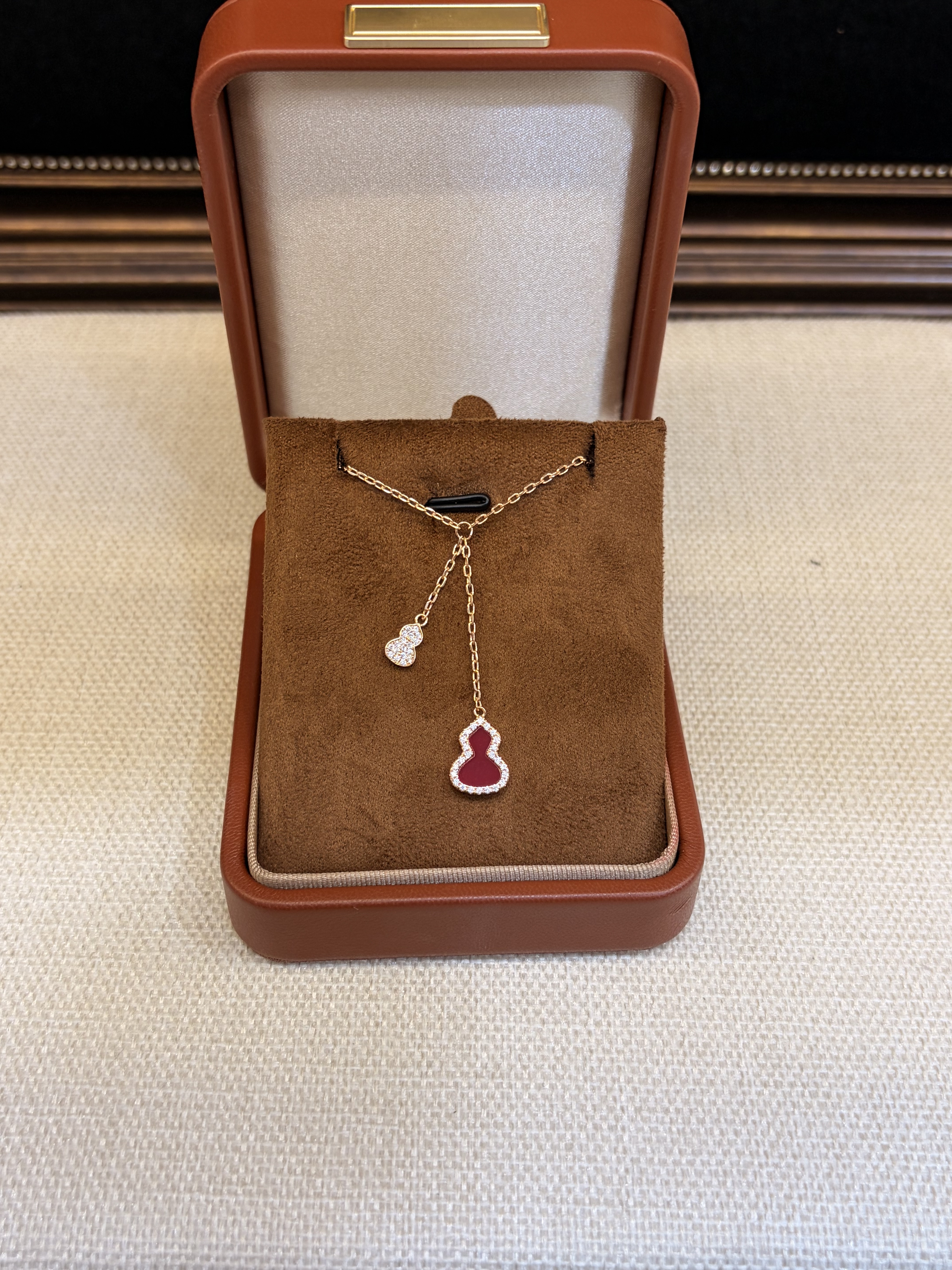 麒麟双葫芦项链女镀18K玫瑰金天然红玉髓白贝母吊坠高版本锁骨链