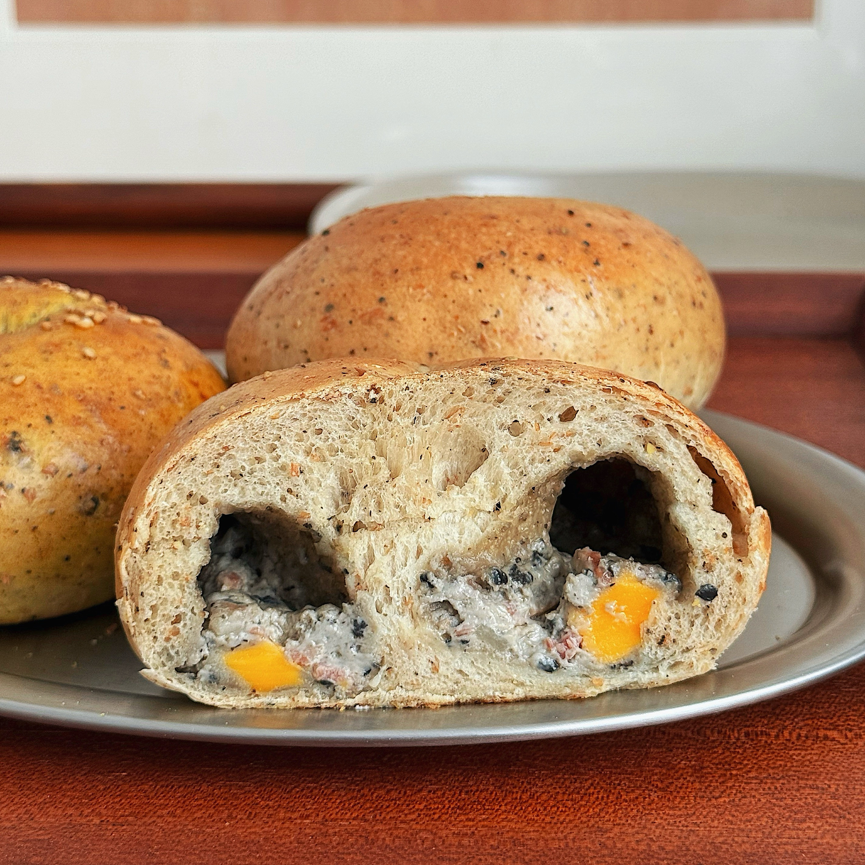 小春日食 全麦黑松露干酪培根奶酪贝果咸口早餐面包下午茶,零食/坚果/特产,中式糕点/新中式糕点,淘宝优惠券,粉丝福利购,淘宝优惠卷