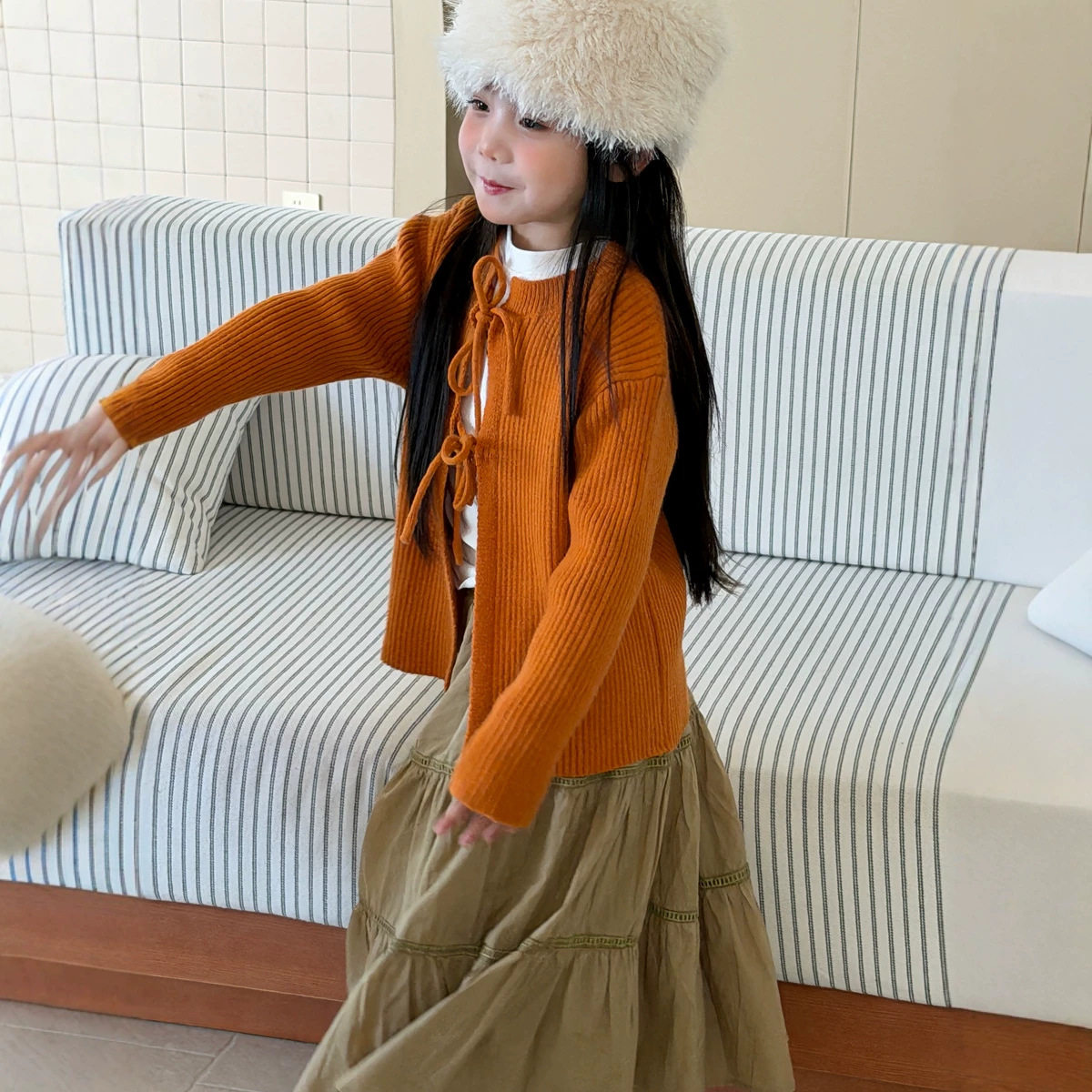 2026秋季新款童装 女童橘色系带针织开衫 儿童慵懒风毛衣长袖外套