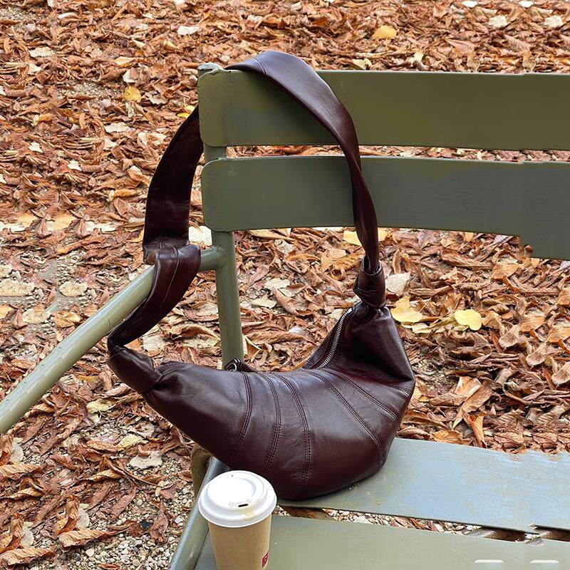 欧阳娜娜高圆圆同款小众真皮可颂包饺子包斜挎包羊角包羊皮牛角包