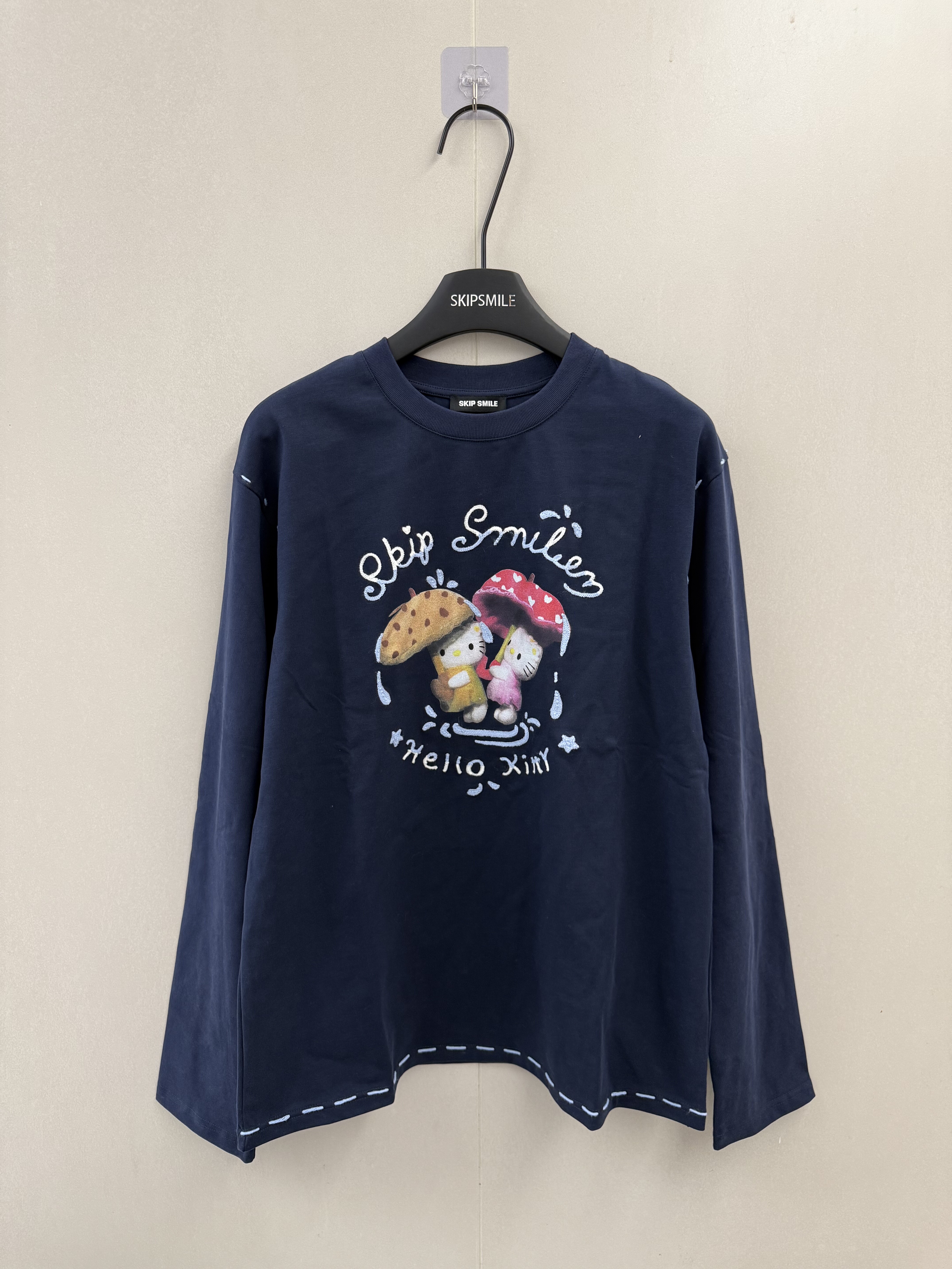 SKip Smile 甜美可爱 下雨打伞猫咪图案长袖T恤女 休闲宽松上衣