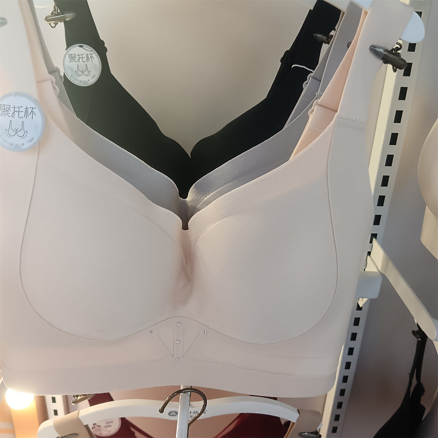 安芝娜1573一轻松聚拢薄款聚托杯无钢圈防下垂收副乳无痕调整文胸
