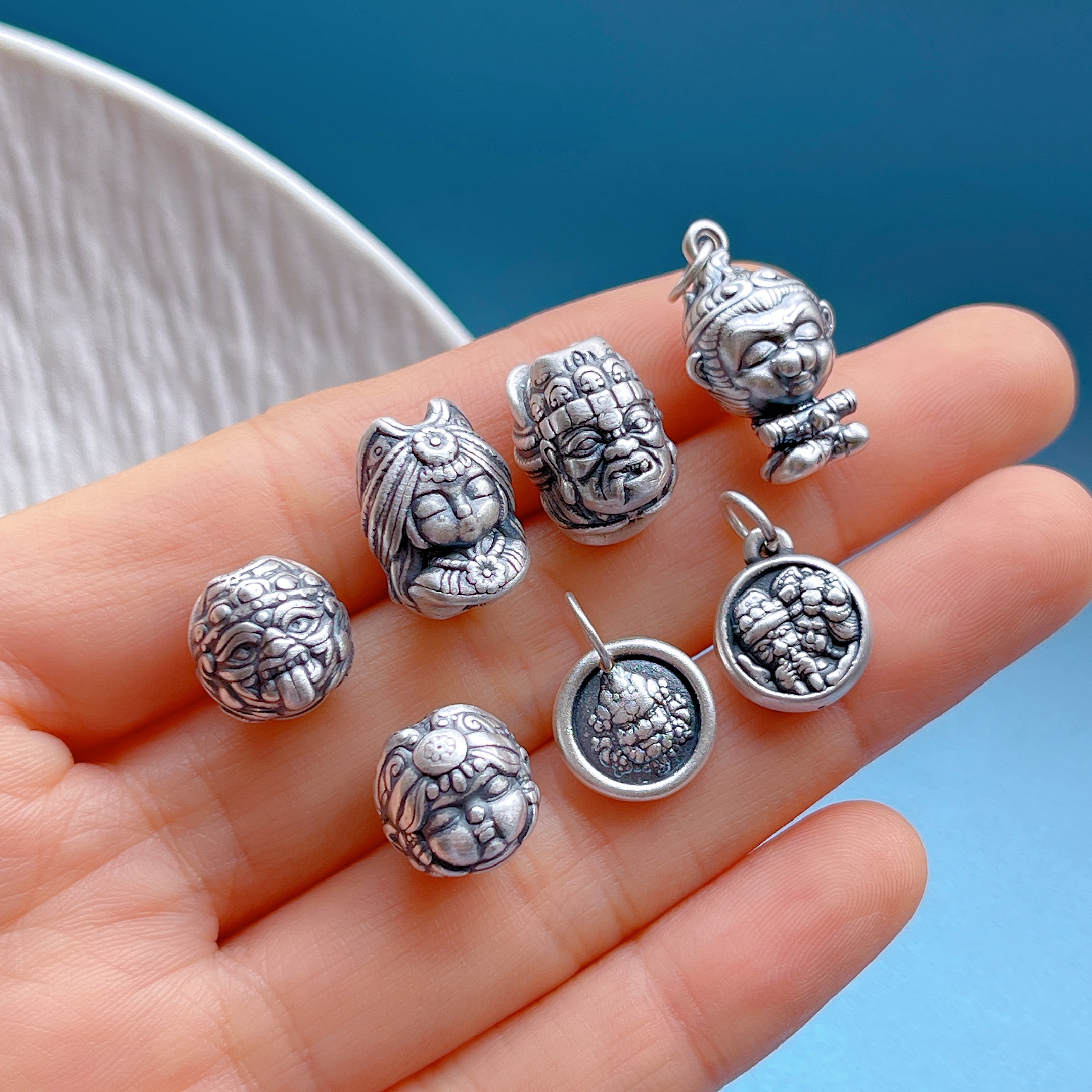 纯银3D硬银扎基拉姆黄财神吊坠