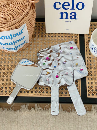 在逃公主钻石手持化妆镜！