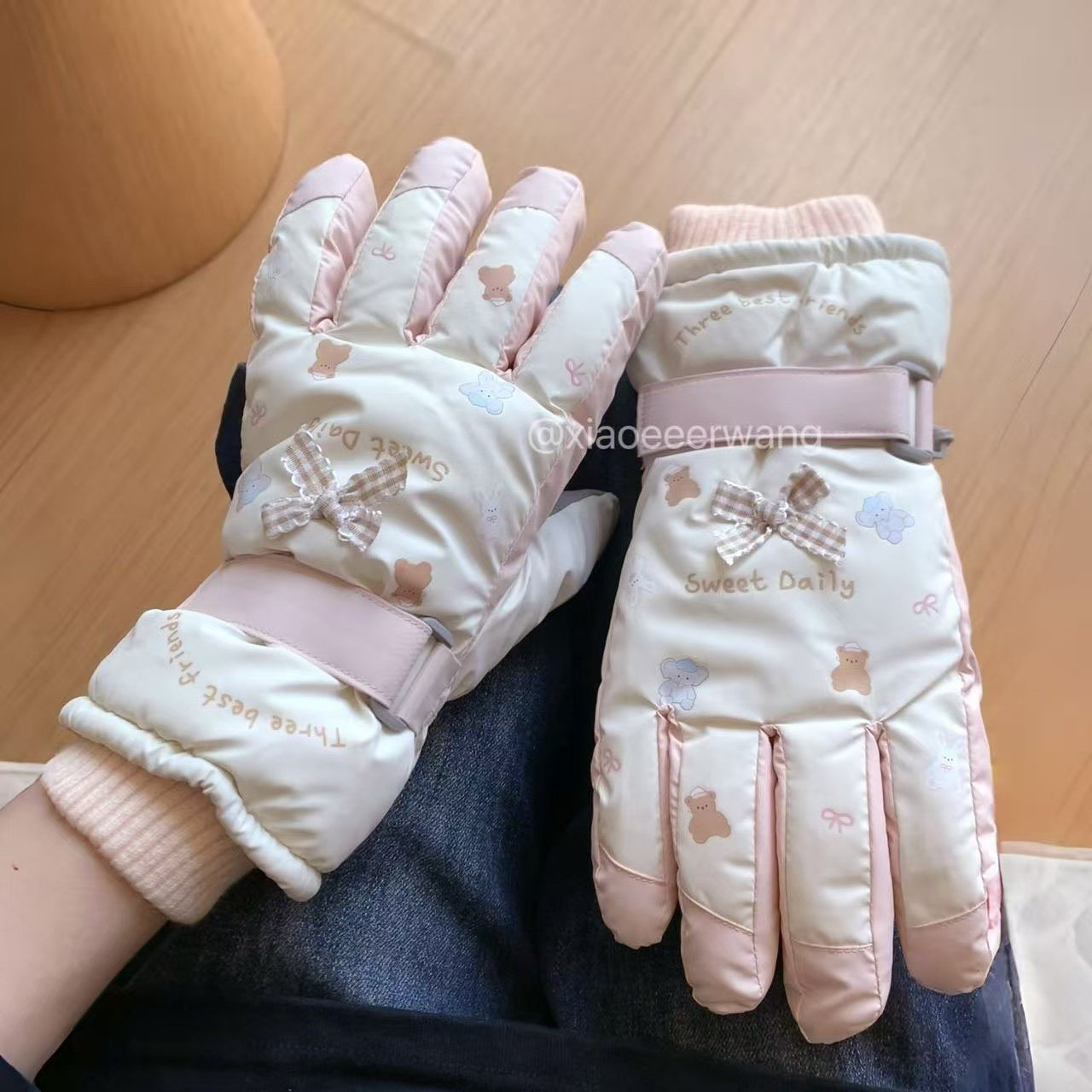 可爱蝴蝶结手套女生冬季保暖加厚学生滑雪骑行防寒可触屏棉手套