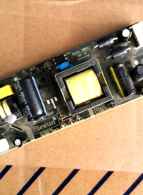 适用SLexun SLX-S600GT LED灯条背光恒流一体内置电源板15寸-24寸