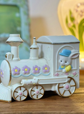 持续瓷生 出口陶瓷描金浮雕兔子火车头场景摆件工艺品礼物