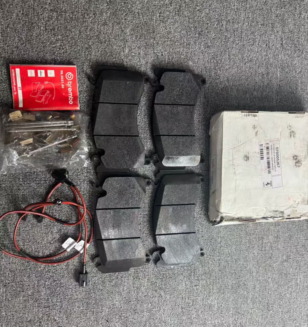 法拉利SF90卡钳F12刹车片