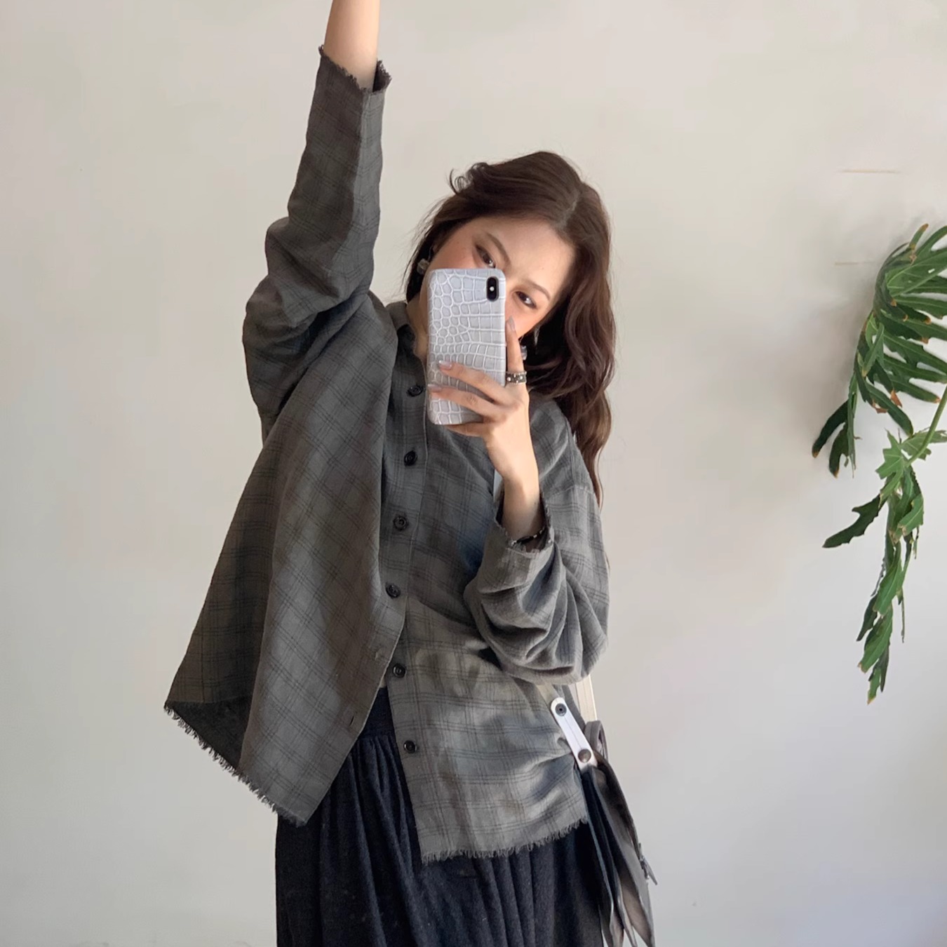 Cha 官方 | ATE SIMO 25秋冬 冷染丝麻格纹翻领裁剪宽松长袖衬衫