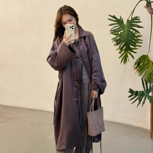 Cha 官方 | Mutedance 25AW 真丝混纺植物染深紫锦缎中式系带大衣