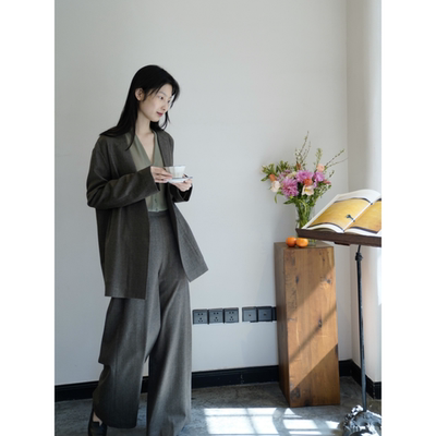 io深燕麦色羊毛分割领西装套装