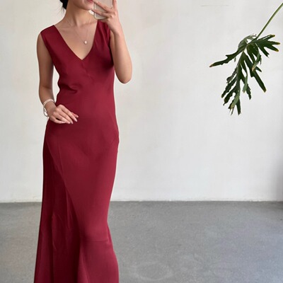 Cha 婚纱礼服系列 | Cortana 25春夏 KARA GREEN真丝V领长裙