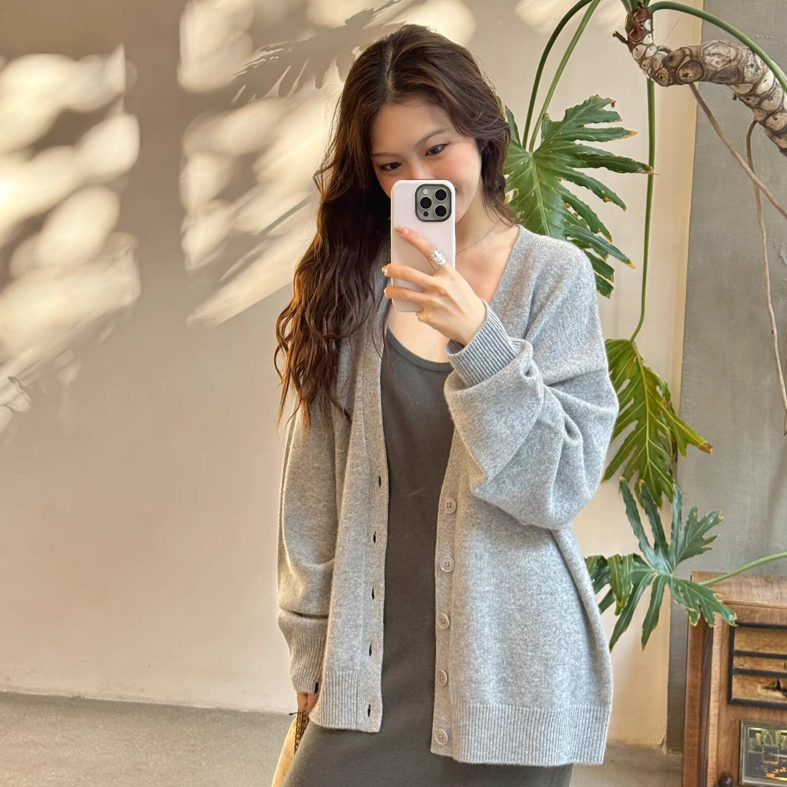 Cha 官方 | Extreme Cashmere 25秋冬 Jonah 深V领羊绒针织开衫