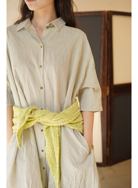 Cha 官方 | APUNTOB 26早春 肌理感条纹翻领宽松中袖米灰色衬衫裙