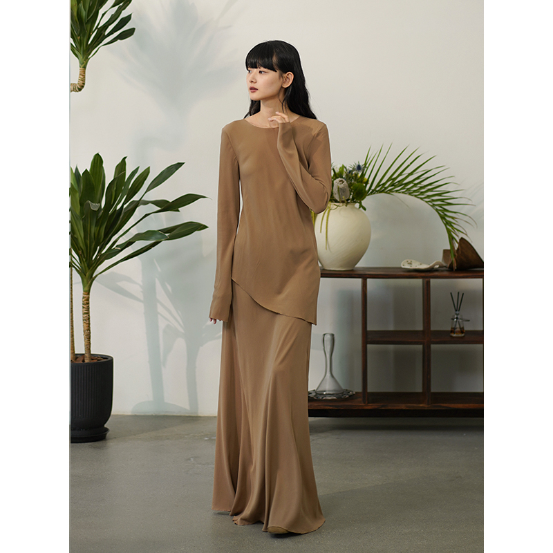 Cha 官方 | Cortana 24早秋 SABRINA 弹力真丝不对称下摆打底上衣