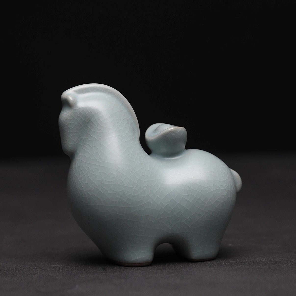 汝窑生肖马上有钱封侯茶宠摆件