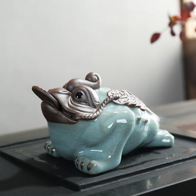 哥窑招财三足金蟾茶宠摆件精品可养茶桌茶盘茶道陶瓷金蝉茶台蟾蜍