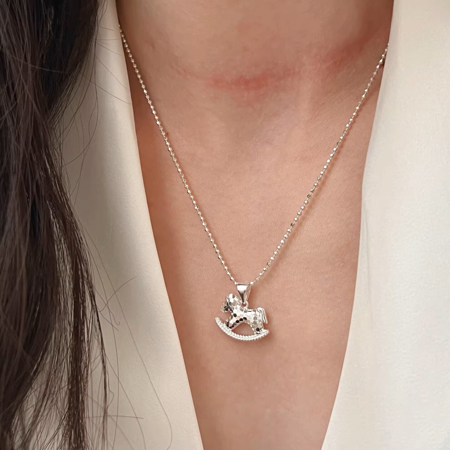 S925镀银精致闪亮小马吊坠项链女简约时尚百搭气质个性锁骨链ins