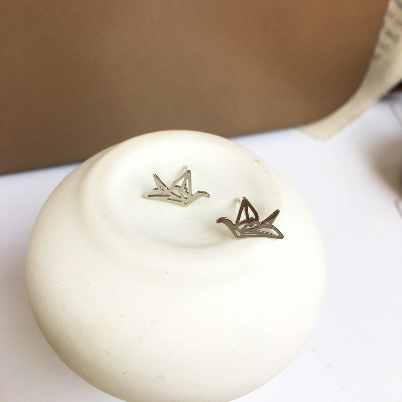 S925镀银韩版镀银针小巧千纸鹤耳钉女复古时尚简约耳环文艺小清新