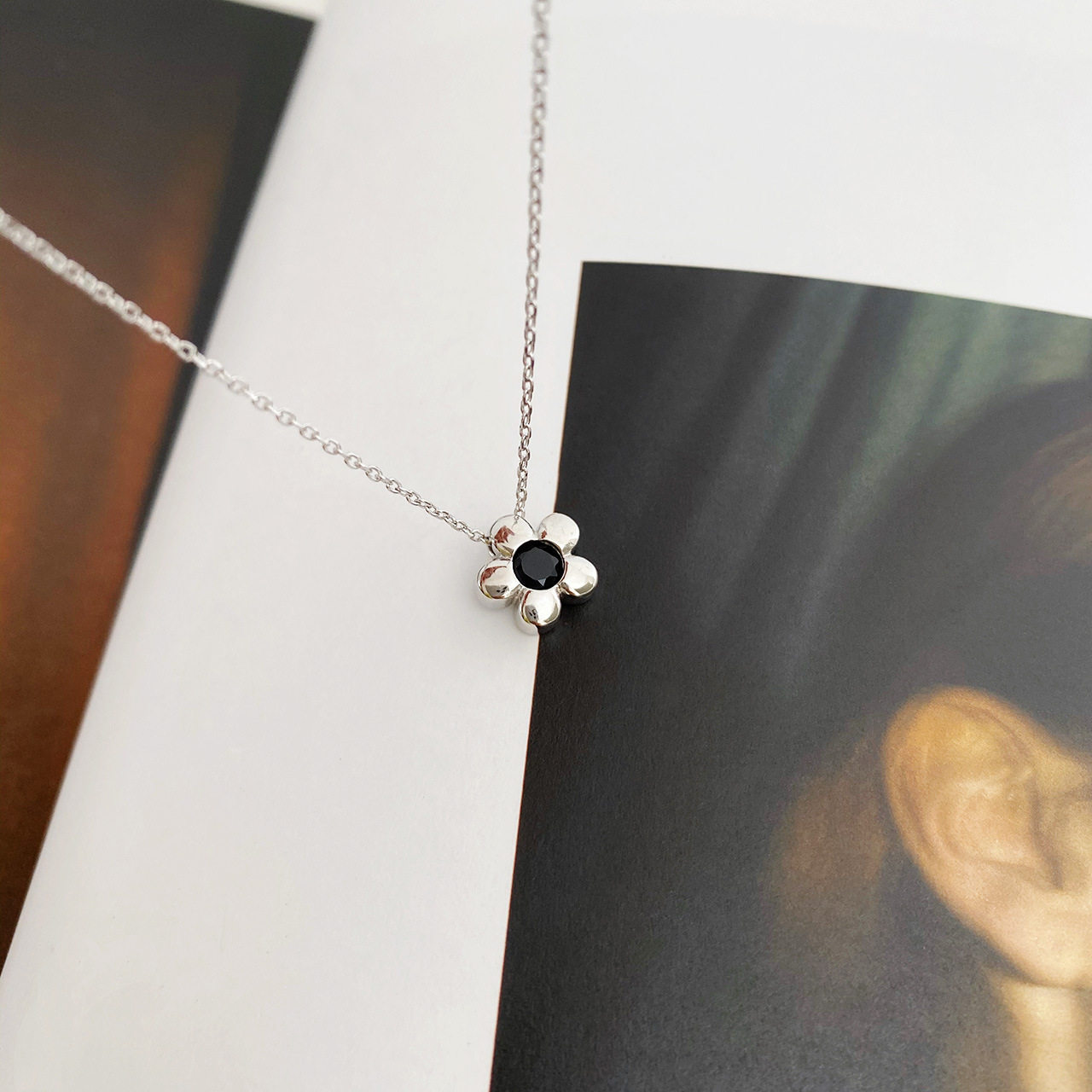 S925镀银韩版镀银花朵项链女复古时尚5朵花瓣锁骨链气质简约ins毛