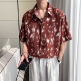 红色