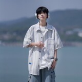 浅蓝色