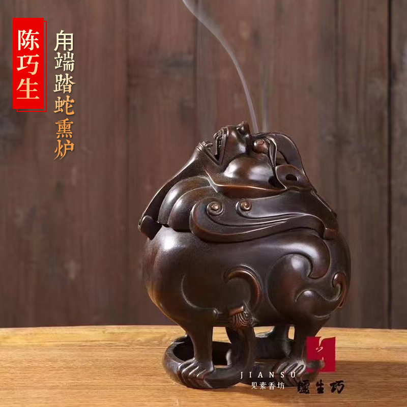 巧生炉甪端踏蛇熏炉铜器香炉