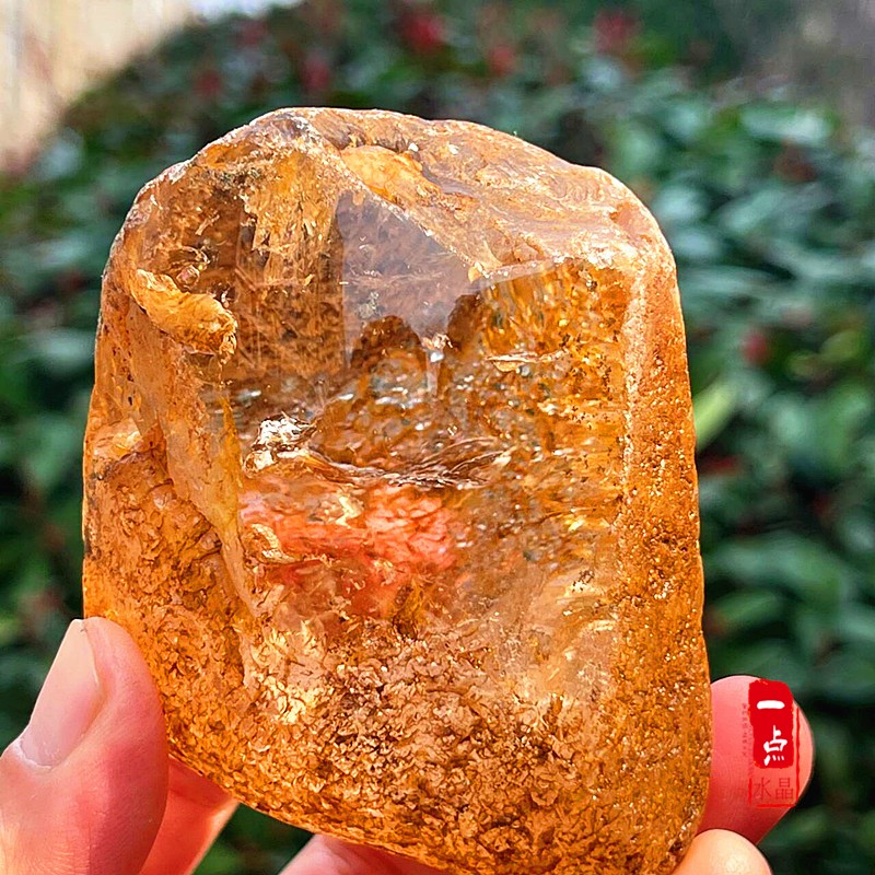 纯天然白水晶黄皮原石原矿手把件雕刻水冲毛料裸石开窗摆件