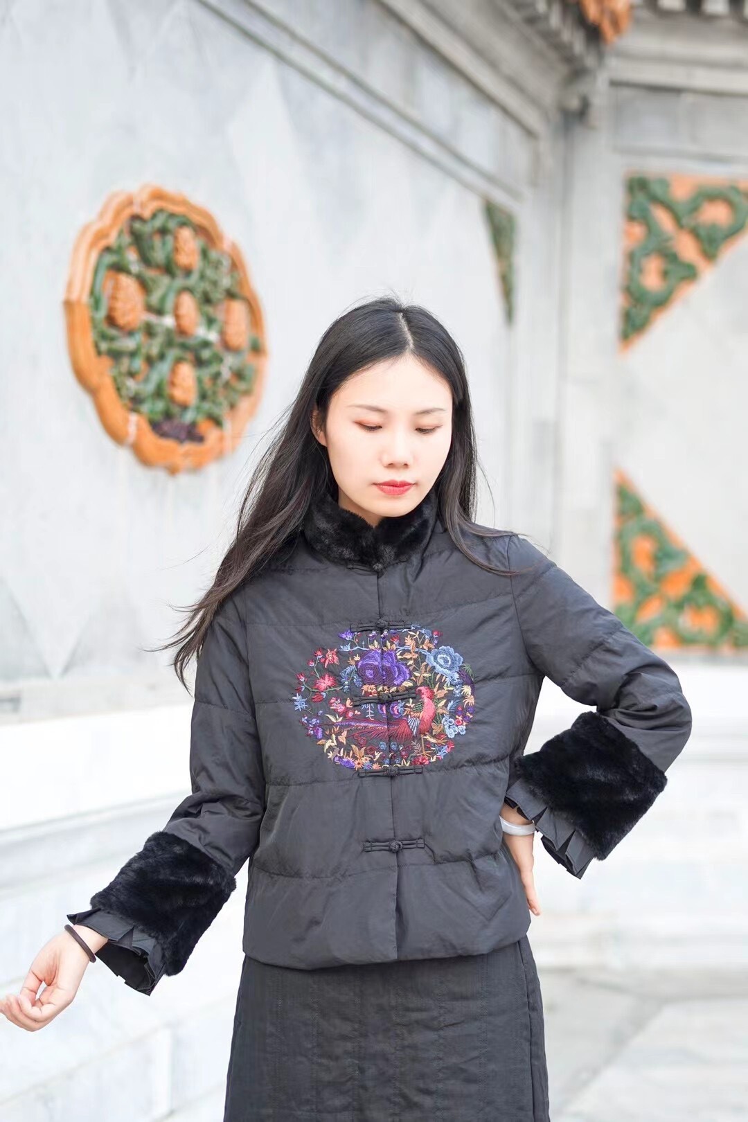 3000大吉新款毛领绣花羽绒服短款上衣外套女宽松直筒白鸭绒薄羽绒