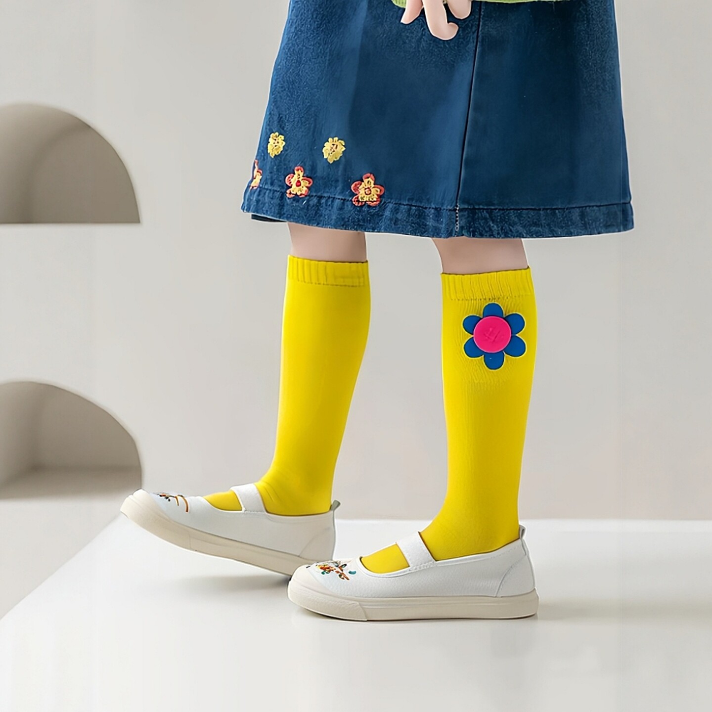 小白鞋女款白色帆布鞋儿童体操舞蹈鞋白球鞋软底幼儿园工作白布鞋图片