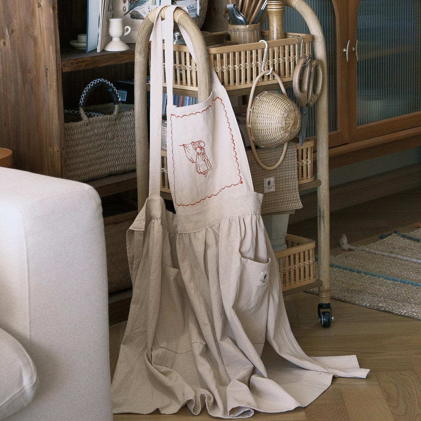 一颗松果居 原创自制 日式洗水棉布艺刺绣女孩文艺交叉绑带围裙,家庭/个人清洁工具,围裙,淘宝优惠券,粉丝福利购,淘宝优惠卷