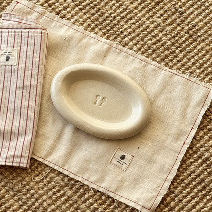 一颗松果居 原创作家器手作陶器餐具家用素色卷边点心馒头盘子