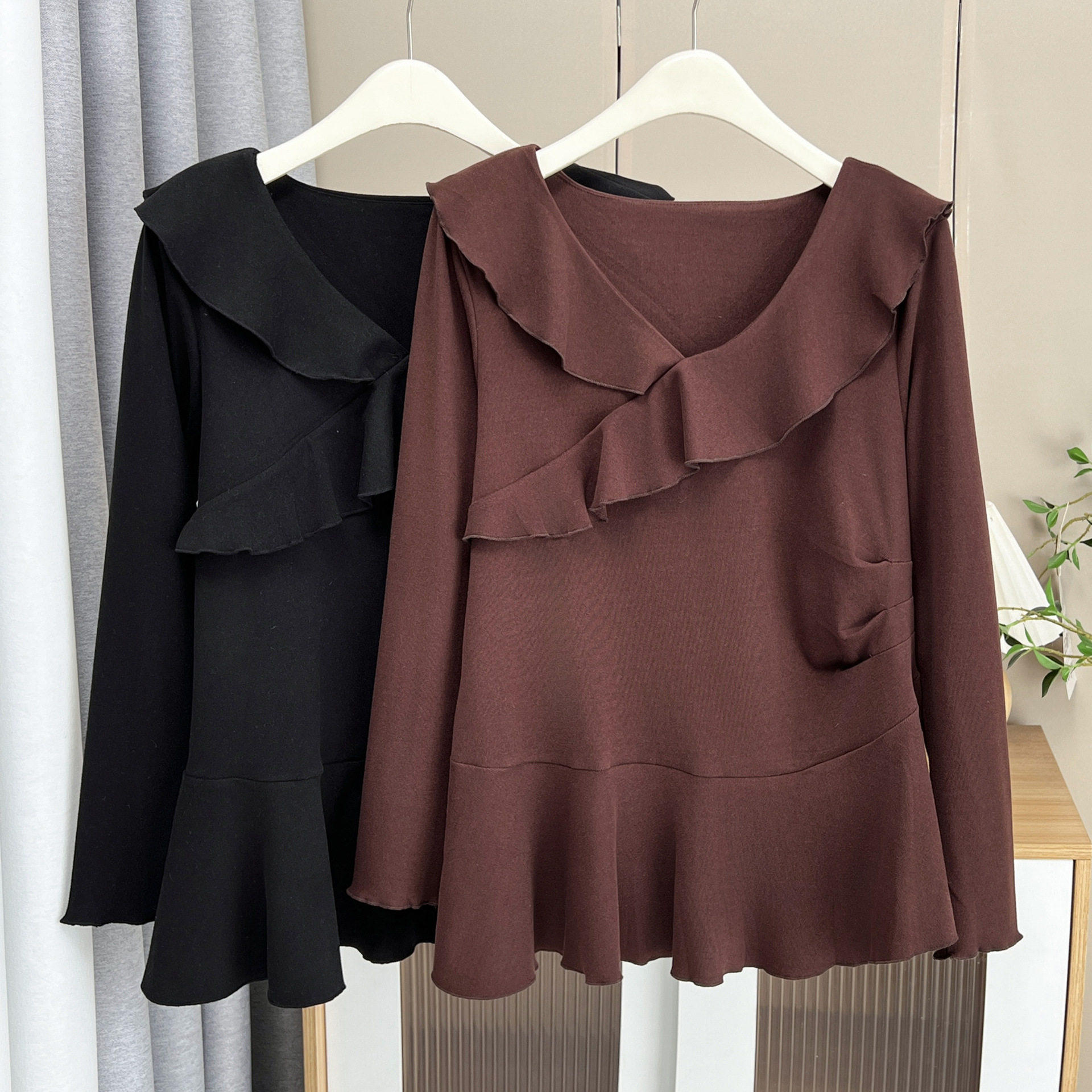 2025大码女装韩版秋冬新款气质胖MM双面绒荷叶边V领长袖上衣纯色