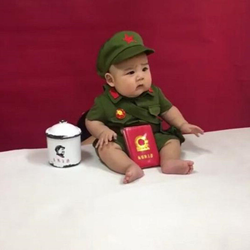 儿童摄影服装影楼拍摄主题拍照相服饰百天周岁宝宝艺术照小红军