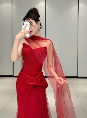 新娘结婚礼服 敬酒服酒红色披肩围脖纱脖颈纱软纱飘逸摄影拍照红
