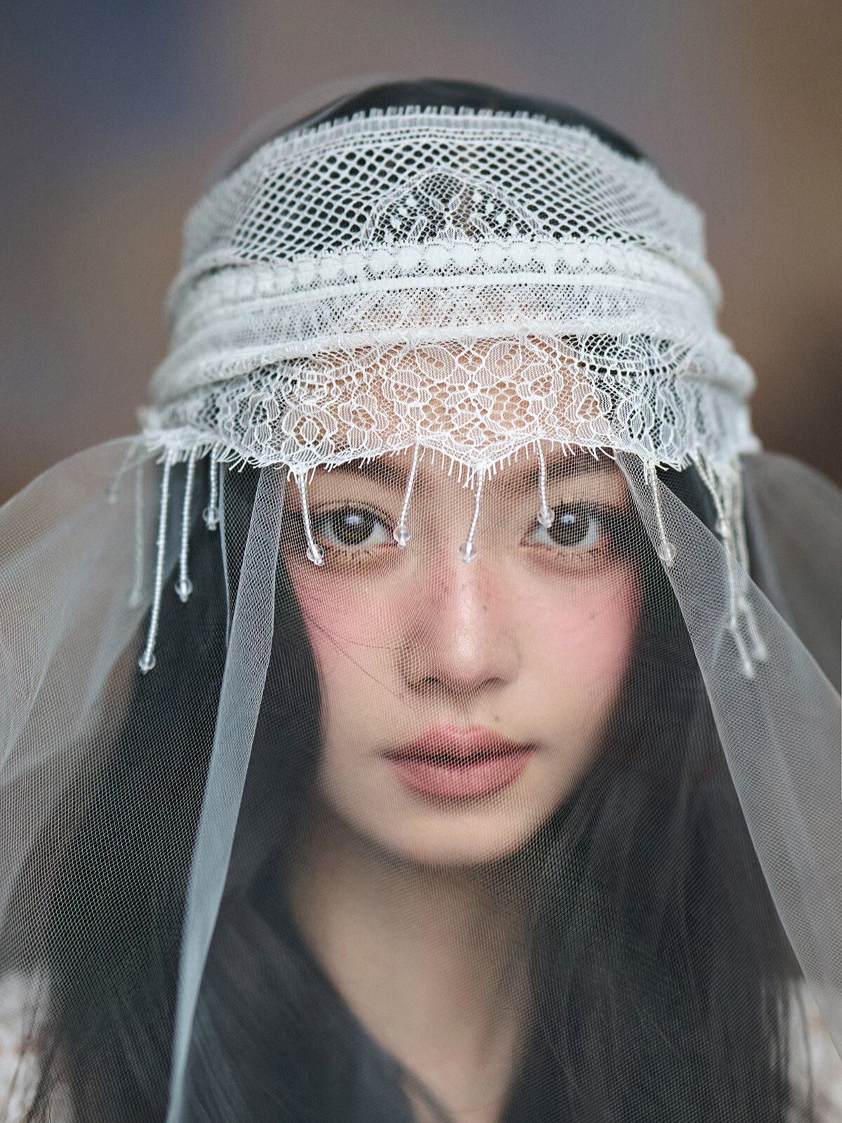 头纱新娘主婚纱包头蕾丝流苏吊珠头饰造型硬纱摄影拍照氛围感样片