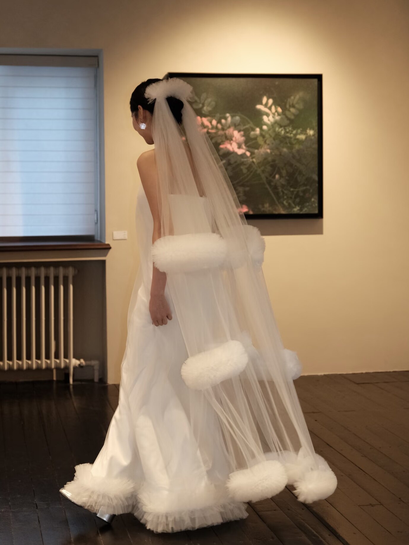 头纱新娘主婚纱长款蓬蓬花边高级感小众头饰摄影旅拍拍照造型样片