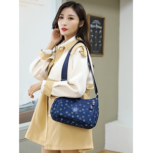 日本offcat中老年尼龙女包斜挎妈妈包单肩大容量帆布包印花百搭牛