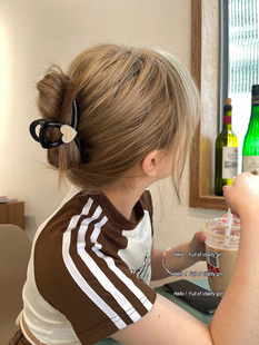 爱自己就是zui浪漫滴事 字母爱心抓夹简约后脑勺盘发高级感鲨鱼夹