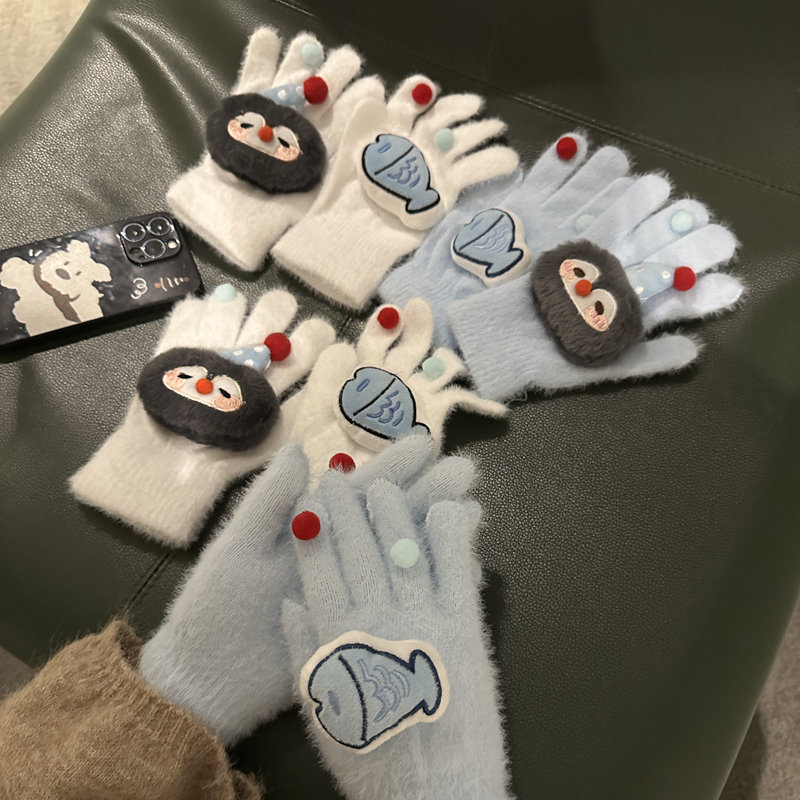 2025可爱企鹅小鱼造型手套毛茸茸女款冬季保暖全包分指骑行手套
