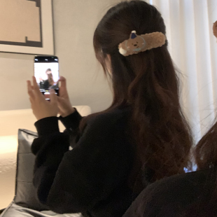 元 气满满小熊盘发鸭嘴夹甜美可爱休闲风毛绒头饰少女风发夹女