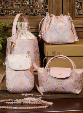 苏地锦罗宋锦真丝（天华宝地系列）新中式国风水桶龙骧手机束口包