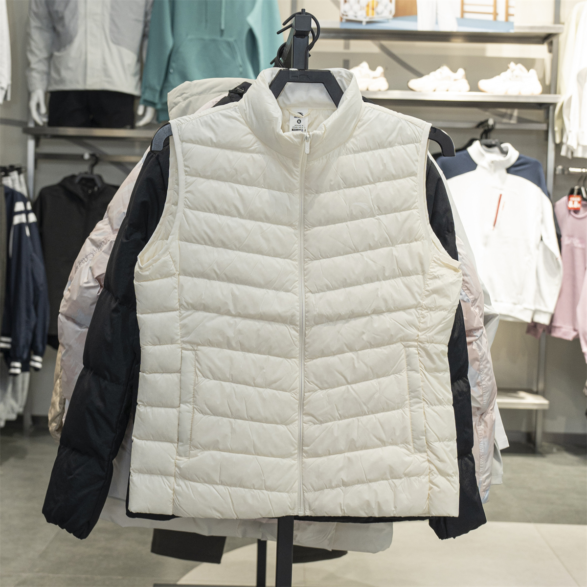 Y安踏羽绒马甲女2025冬季新款简约百搭时尚上衣保暖马甲162547903