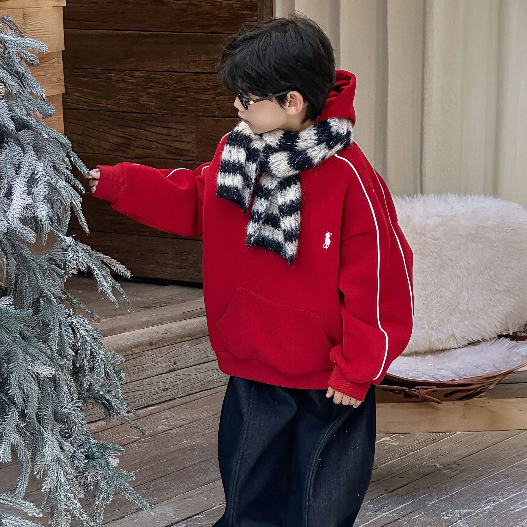 男女童加绒年款绣花连帽卫衣洋气