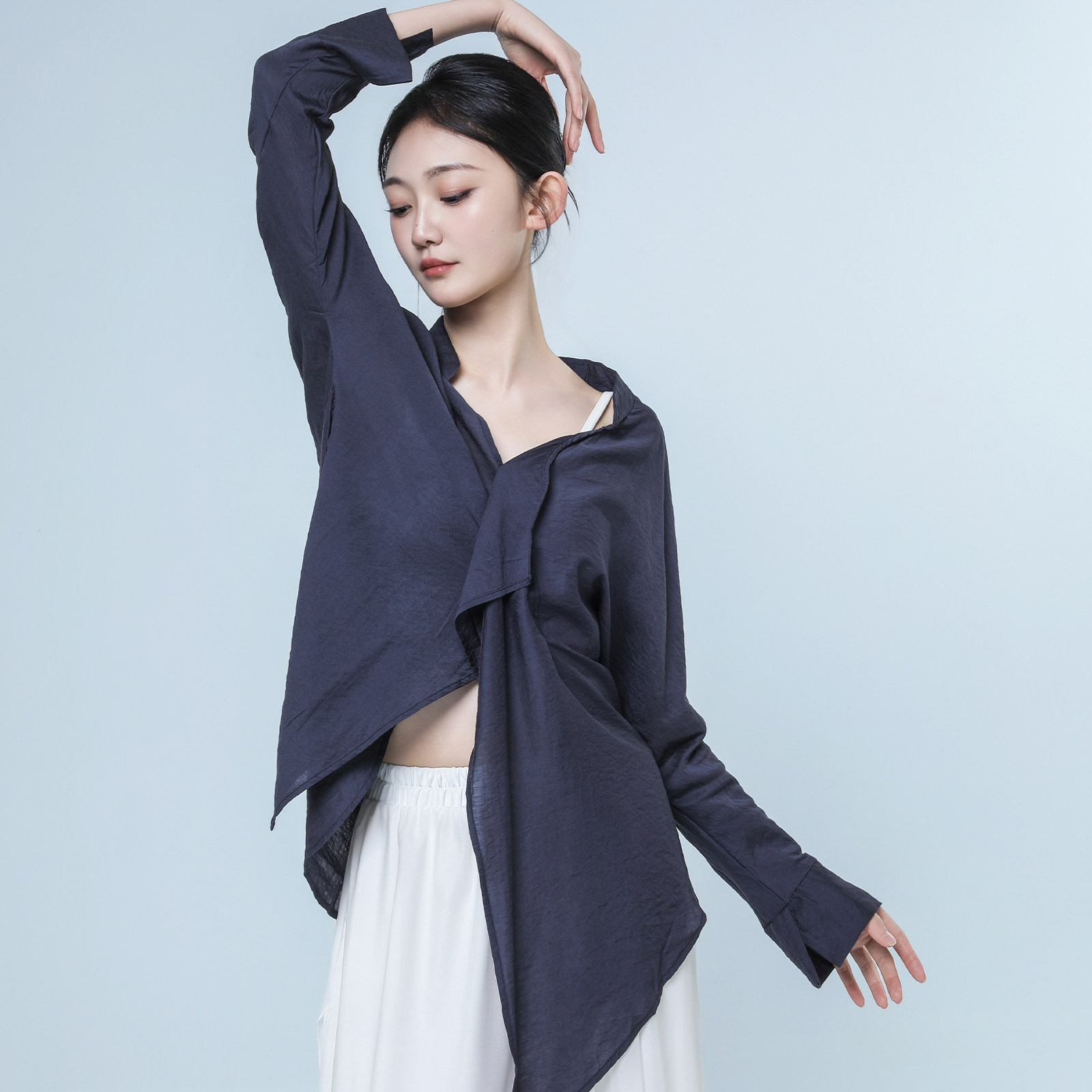 朵棠新款现代舞练功服上衣舞蹈衬衫宽松飘逸女舞蹈衬衣表演服装图片